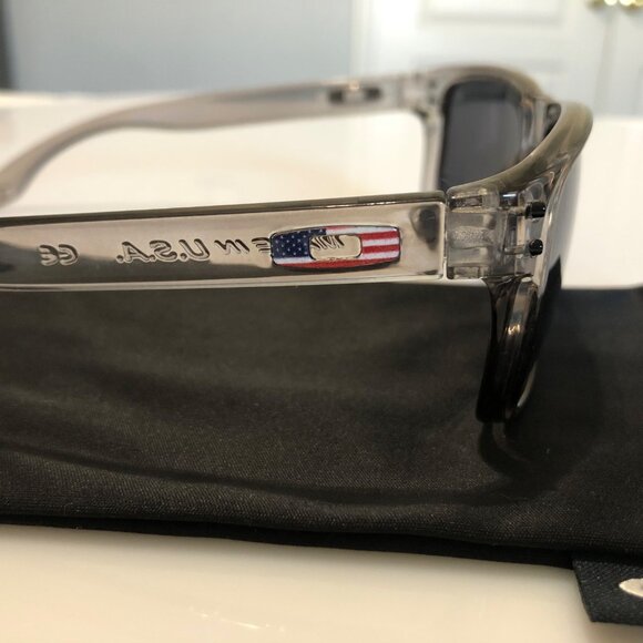 Oakley Holbrook Polarized USA Flag Collection OO9102 Smoke Gray Frame - Picture 5 of 12